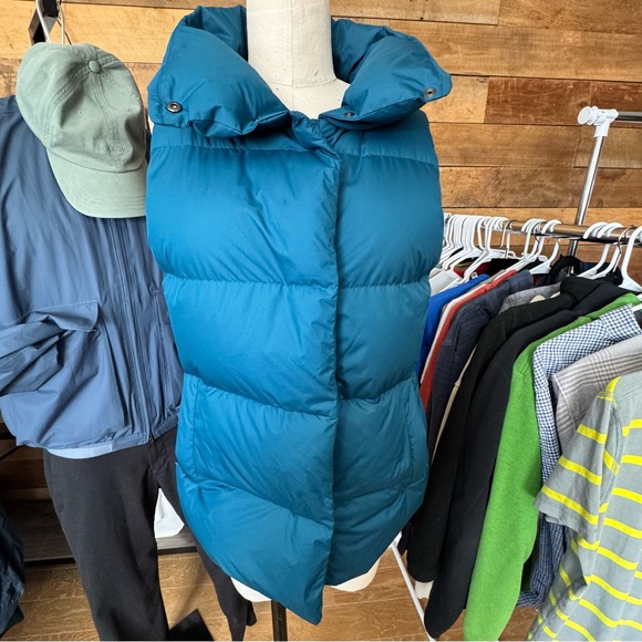 Athleta Jackets & Blazers - Athleta Teal Puffer Vest